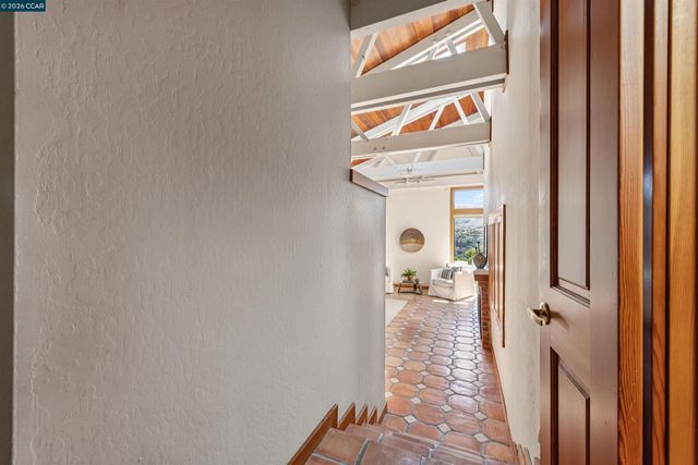 90 Overhill Rd, Orinda, CA 94563