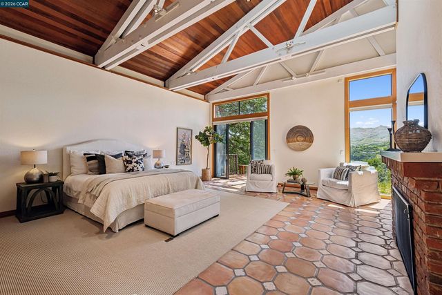 90 Overhill Rd, Orinda, CA 94563
