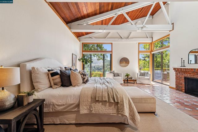 90 Overhill Rd, Orinda, CA 94563
