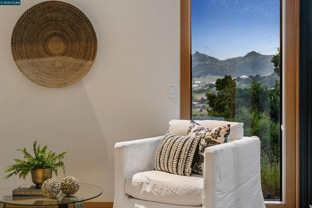 90 Overhill Rd, Orinda, CA 94563