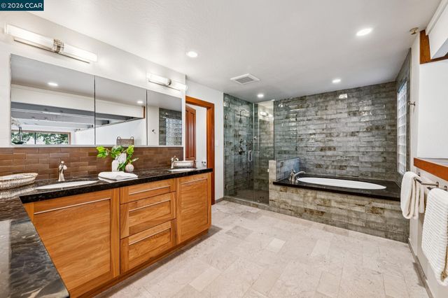 90 Overhill Rd, Orinda, CA 94563