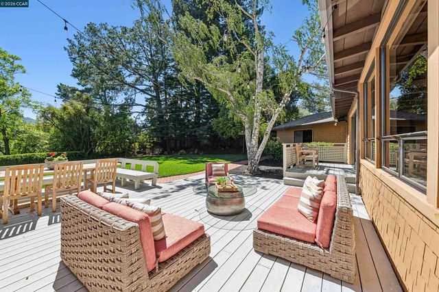 90 Overhill Rd, Orinda, CA 94563