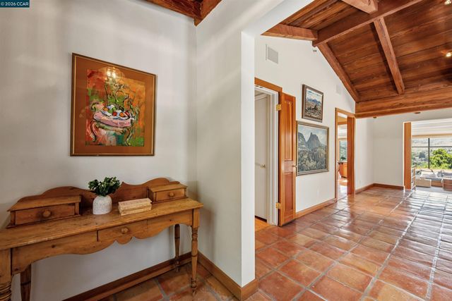90 Overhill Rd, Orinda, CA 94563