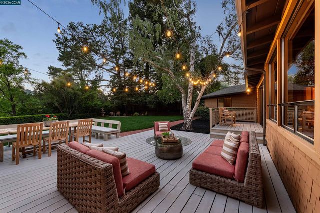 90 Overhill Rd, Orinda, CA 94563