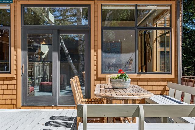 90 Overhill Rd, Orinda, CA 94563