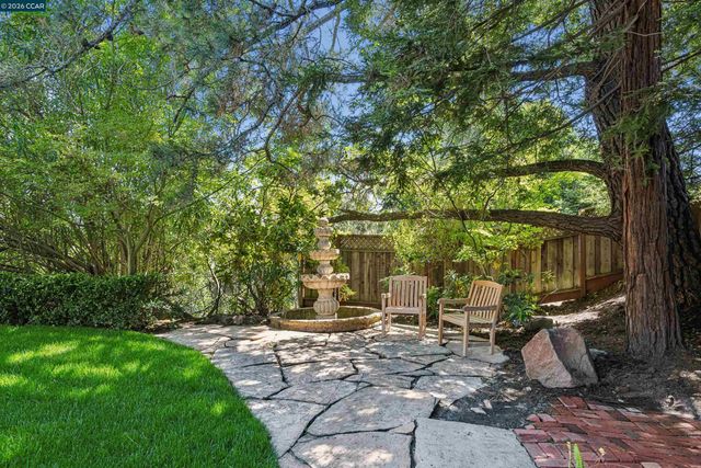 90 Overhill Rd, Orinda, CA 94563