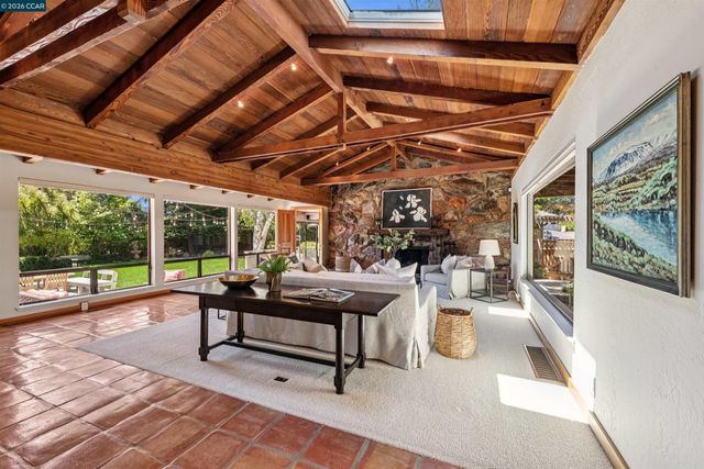 90 Overhill Rd, Orinda, CA 94563