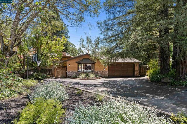 90 Overhill Rd, Orinda, CA 94563