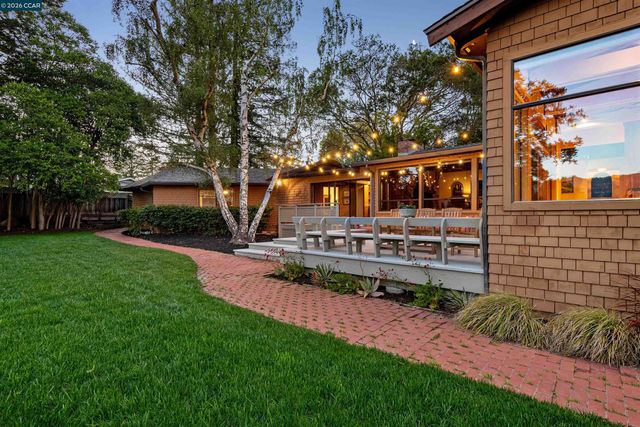 90 Overhill Rd, Orinda, CA 94563