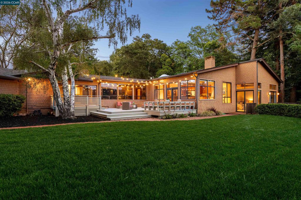 90 Overhill Rd, Orinda, CA 94563