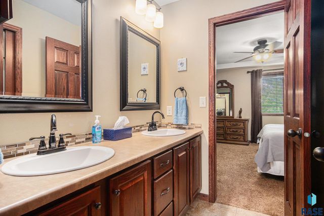 6808 S Witzke Ave, Sioux Falls, SD 57108