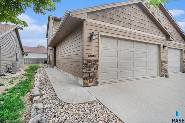 6808 S Witzke Ave, Sioux Falls, SD 57108