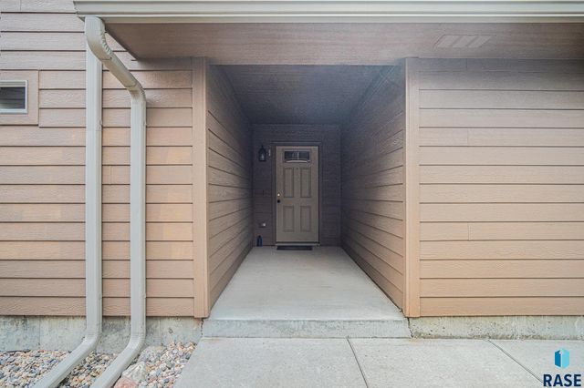 6808 S Witzke Ave, Sioux Falls, SD 57108