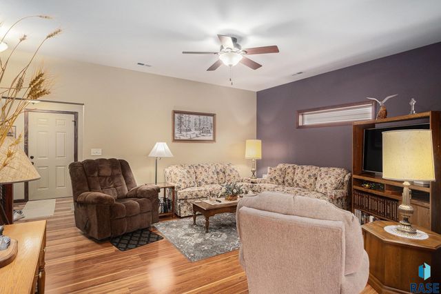6808 S Witzke Ave, Sioux Falls, SD 57108