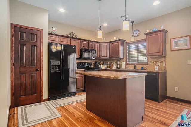 6808 S Witzke Ave, Sioux Falls, SD 57108