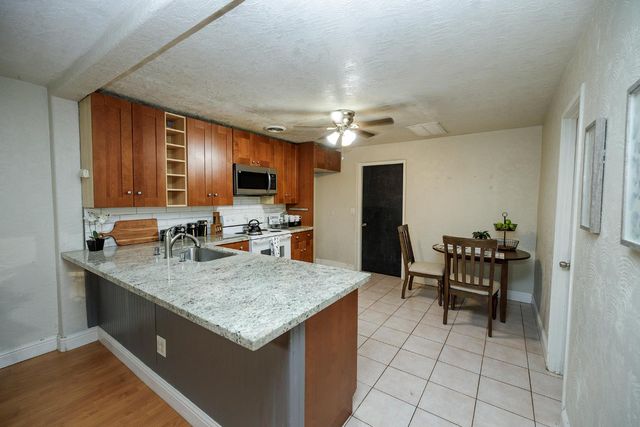 1244 Melrose Ave, Modesto, CA 95350