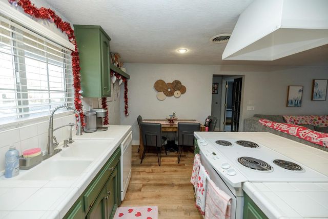 1244 Melrose Ave, Modesto, CA 95350