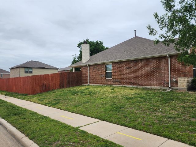 500 Paddle Drive, Crowley, TX 76036