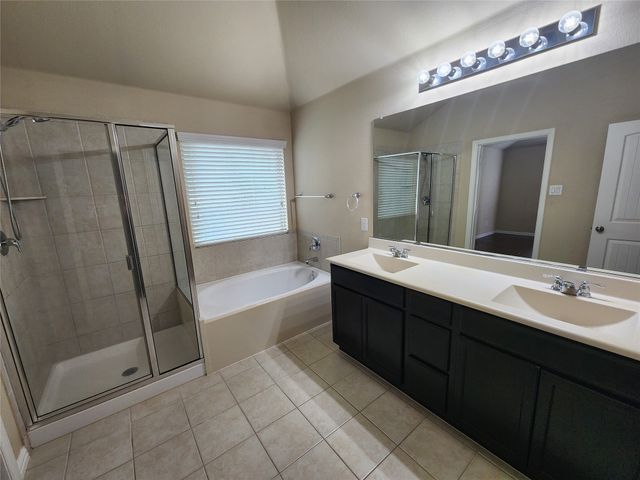 500 Paddle Drive, Crowley, TX 76036