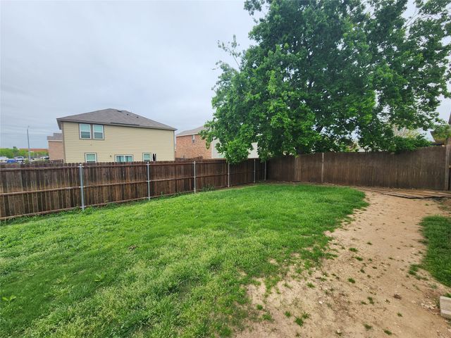 500 Paddle Drive, Crowley, TX 76036
