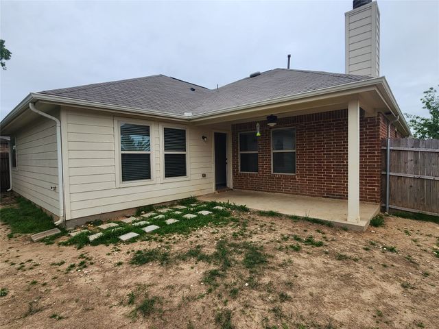 500 Paddle Drive, Crowley, TX 76036