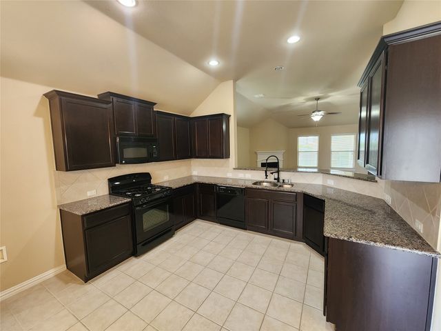 500 Paddle Drive, Crowley, TX 76036