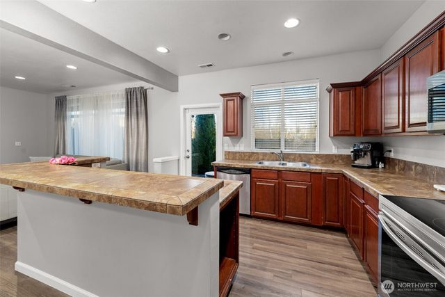 4033 64th Avenue E, Fife, WA 98424