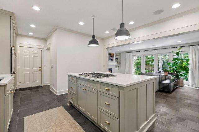2835 James Avenue S, Minneapolis, MN 55408