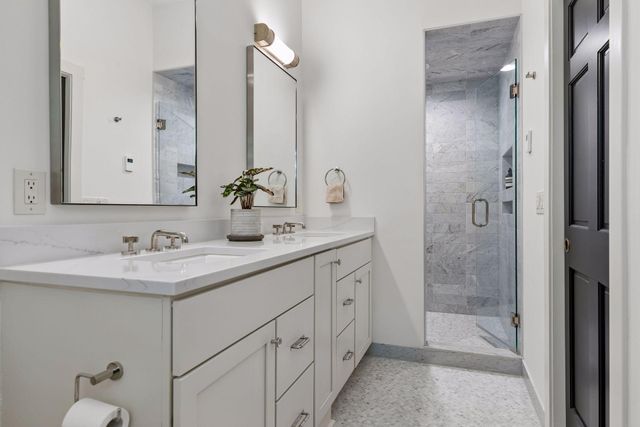 2835 James Avenue S, Minneapolis, MN 55408