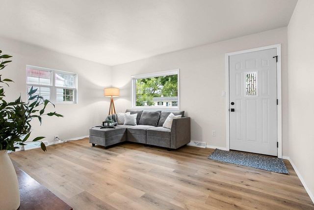 1213 S NORWOOD AVENUE, Green Bay, WI 54304