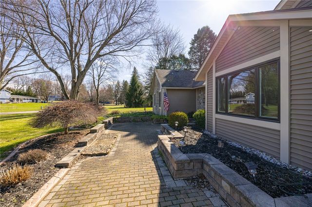 32 Stone Island Lane, Penfield, NY 14526