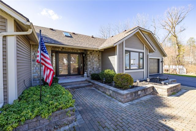 32 Stone Island Lane, Penfield, NY 14526