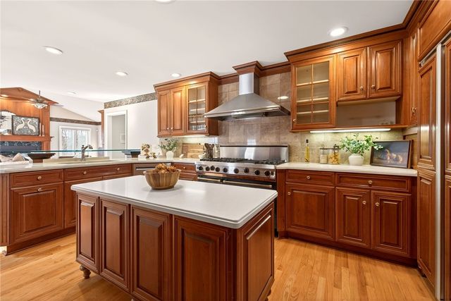 32 Stone Island Lane, Penfield, NY 14526