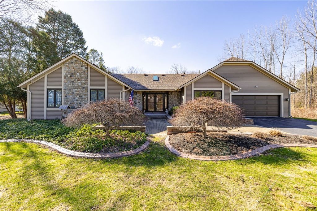 32 Stone Island Lane, Penfield, NY 14526