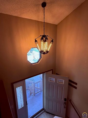 7419 SW 26th CT, Topeka, KS 66614