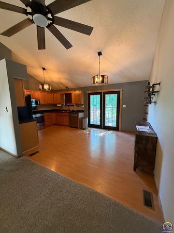 7419 SW 26th CT, Topeka, KS 66614