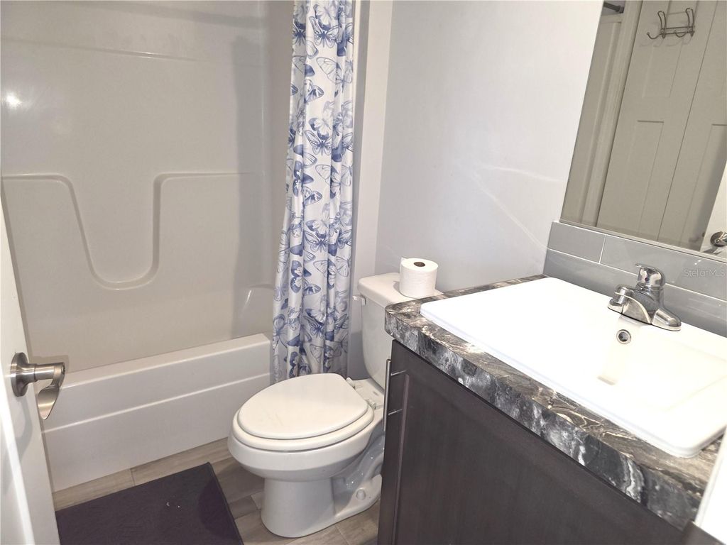 Image 15 of property listing at 236 WOLVERINE AVENUE, North Port, FL 34287