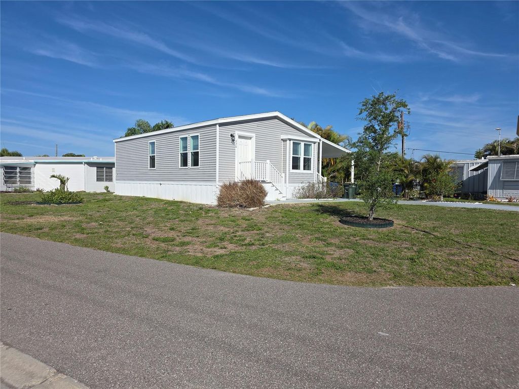 Image 17 of property listing at 236 WOLVERINE AVENUE, North Port, FL 34287