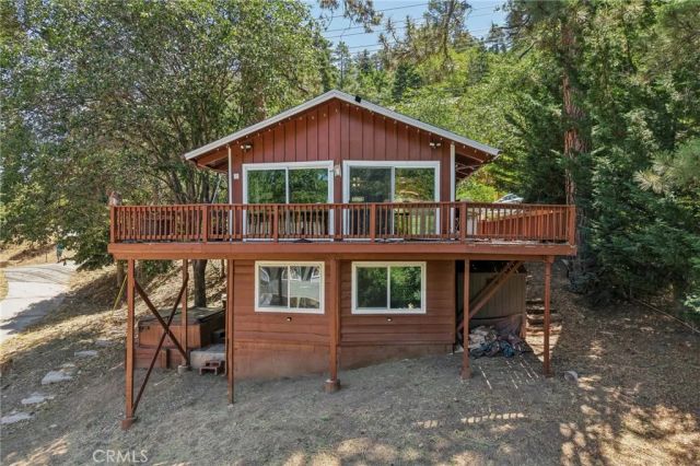 944 Knickerbocker Road, Big Bear Lake, CA 92315