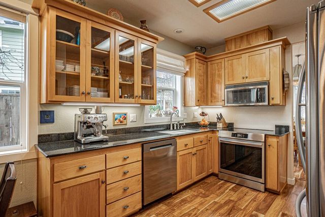 2729 Clay Creek Way, Ashland, OR 97520