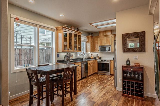 2729 Clay Creek Way, Ashland, OR 97520