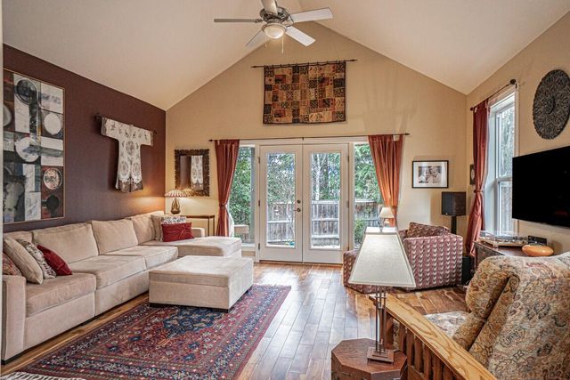 2729 Clay Creek Way, Ashland, OR 97520