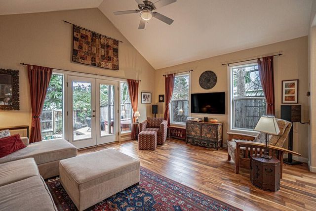 2729 Clay Creek Way, Ashland, OR 97520