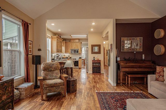 2729 Clay Creek Way, Ashland, OR 97520