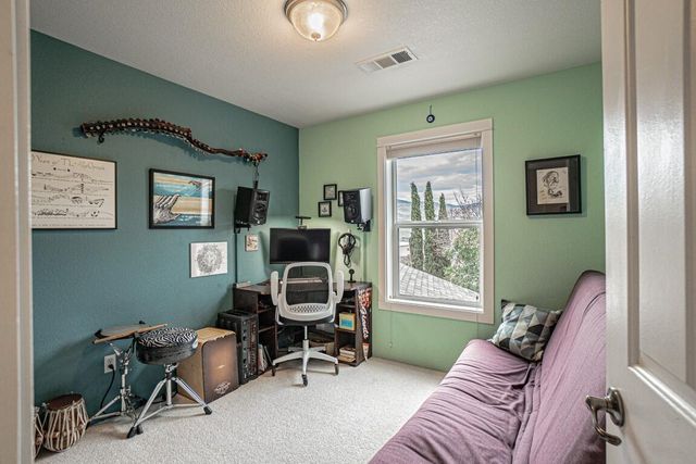 2729 Clay Creek Way, Ashland, OR 97520