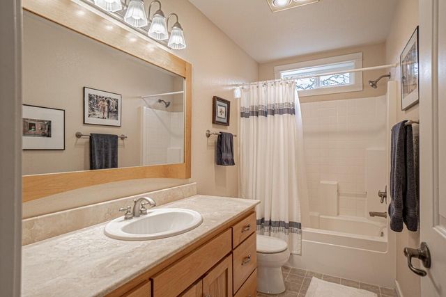 2729 Clay Creek Way, Ashland, OR 97520