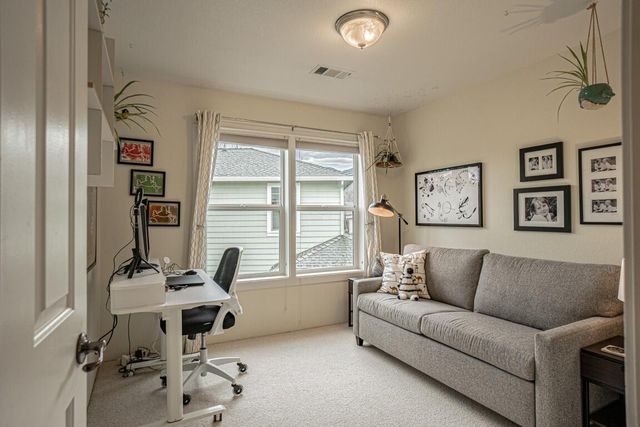 2729 Clay Creek Way, Ashland, OR 97520