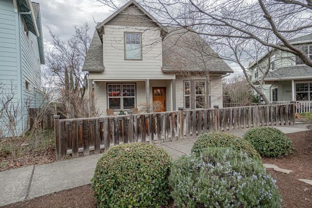 2729 Clay Creek Way, Ashland, OR 97520