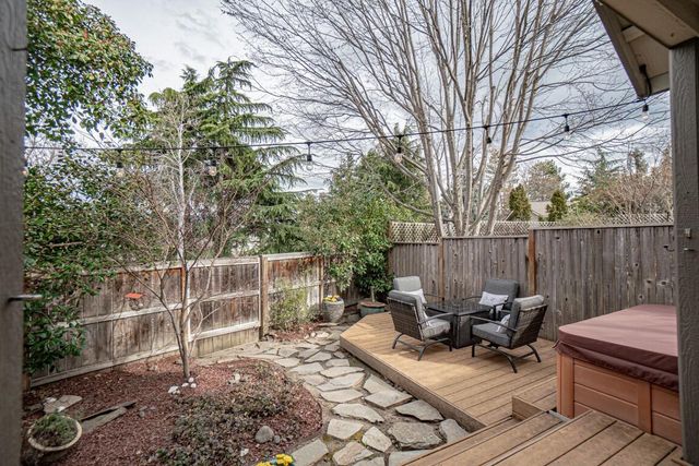 2729 Clay Creek Way, Ashland, OR 97520