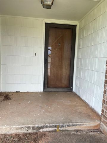 10220 Isaac Drive, Midwest City, OK 73130